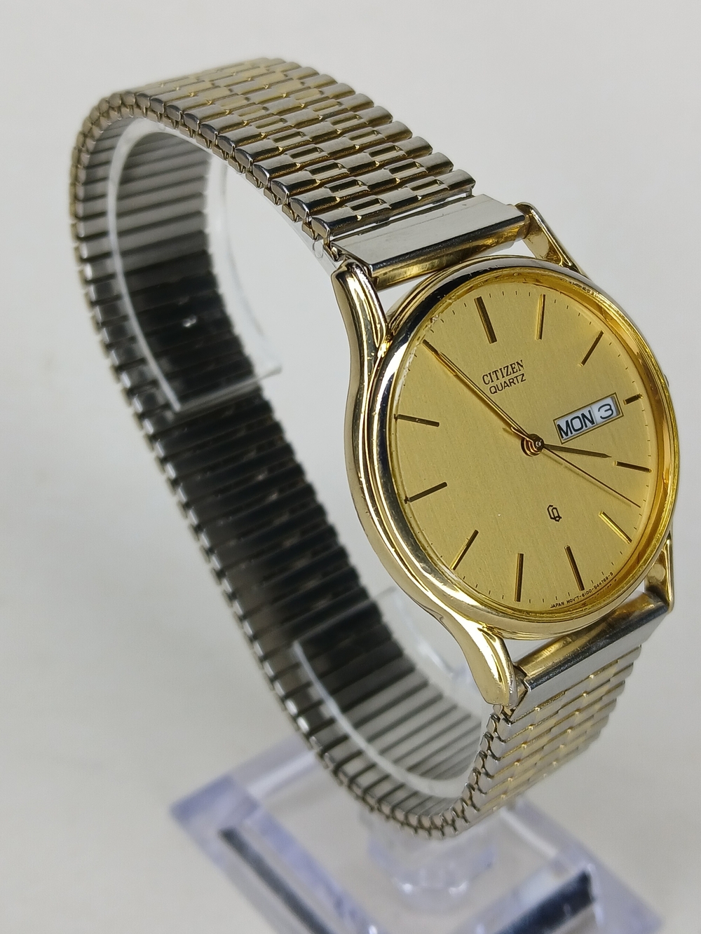 Citizen Quartz Men's Vintage Gold Tone Day Date Watch 6100-S20269 Stretch Band